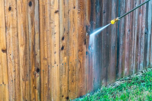 Fence Washing in Lake Stevens