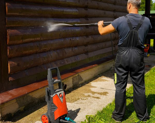 Log Home Pressure Washing in Lake Stevens