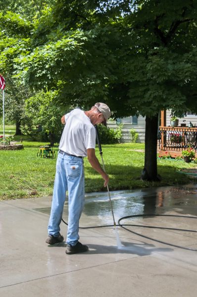 Driveway Concrete Cleaning in Lake Stevens