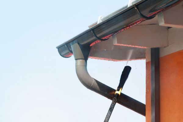 Eaves Power Washing in Lake Stevens